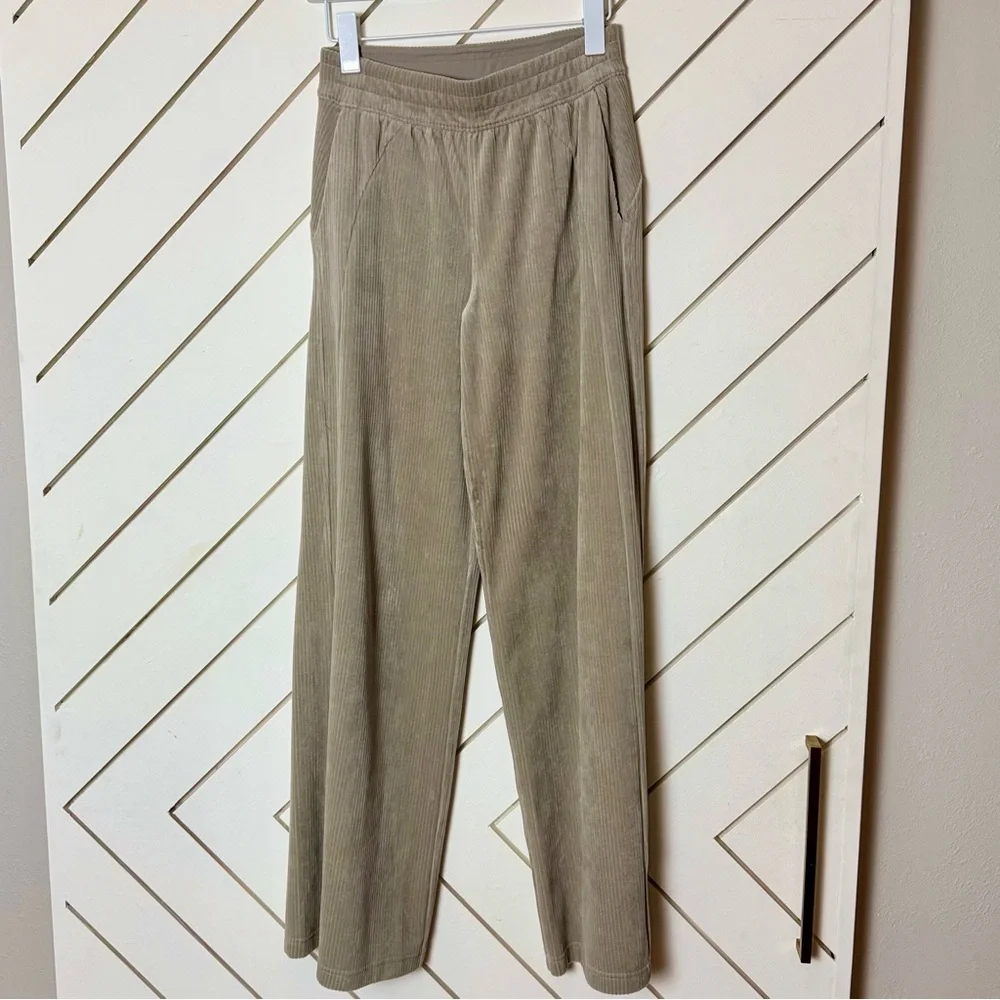 Lululemon | Mid-Rise Wide-Leg Pant Velvet Cord | Warm Ash Gray | Size 4 - Picture 2 of 13